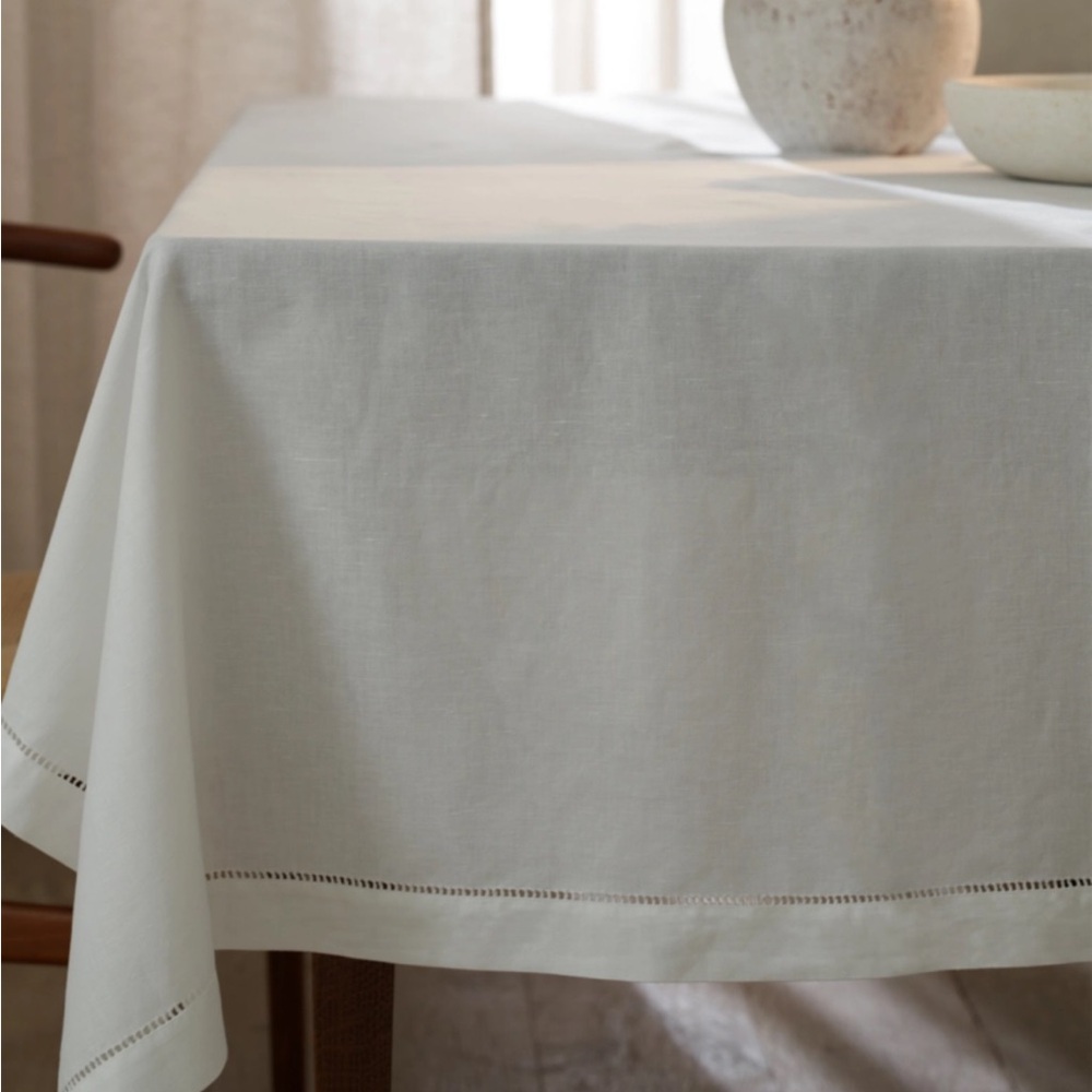 The White Company London - Luca Jour Work Tablecloth in White